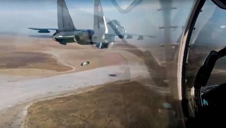 Российские истребители Су-30 и американские F-16 впервые сошлись в воздушном бою