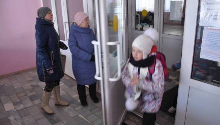 Нигде и никогда к нападениям в школах не были причастны родители. Как гомельские школы переходят на «закрытый» режим после Столбцов