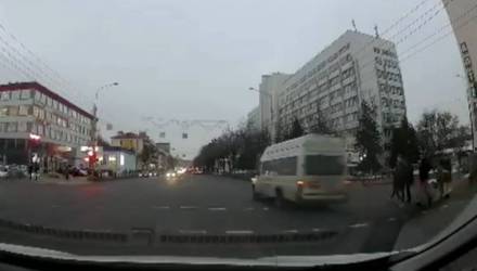 В Гомеле нашли "таксиста-лётчика-на-красный" и как следует оштрафовали – ему грозит лишение