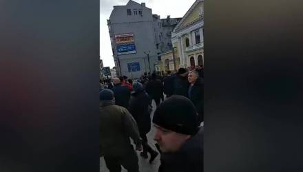 "Да пошёл ты!" В Харькове мужчина послал Порошенко на глазах у толпы — видео