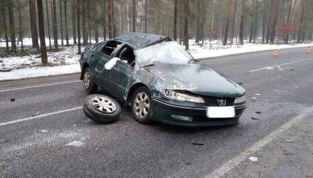 Не Даниэль. На Гомельщине парень подвозил двух девушек на Peugeot и перевернулся на ровной, прямой и сухой трассе