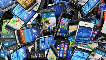 В Речице украли 64 смартфона на сумму свыше $3000, а в лесу нашли 520 литров спирта и 500 бутылок водки