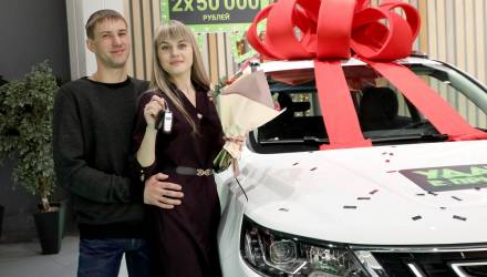 На Гомельщине начальник отдела райисполкома выиграла 50 тысяч, а девушка-кассир – внедорожник