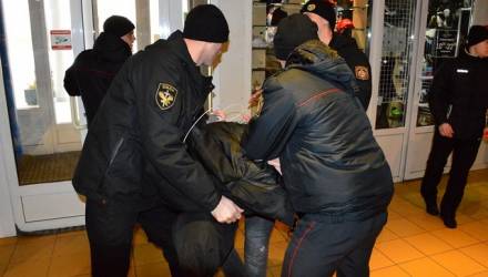 Сотрудники милиции провели учения в Ледовом дворце спорта