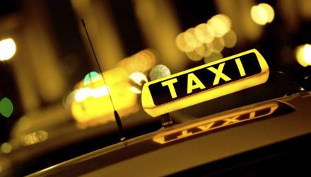 В Речице молодой человек вскрыл два авто, а затем на заправке повздорил с таксистами. На том и погорел