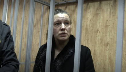 Мама девочки-маугли призналась, что оставила дочь на три дня ради любовника