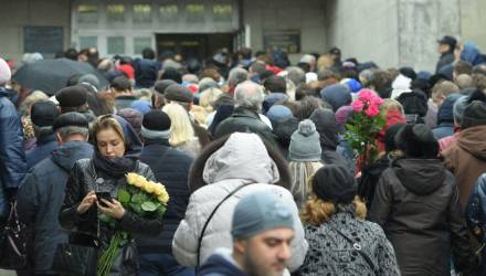 Похороны Началовой: кто пришёл проститься с певицей?