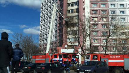 Залетел окурок? В Гомеле горел балкон высотки на 5 этаже