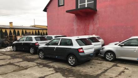 Что за чудеса? В Польше украинец пытается продать белорусам партию новых "африканских" Skoda Fabia с мотором Евро-3
