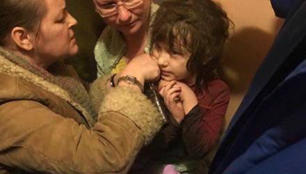 В Москве спасли девочку-маугли со вросшим в кожу предметом