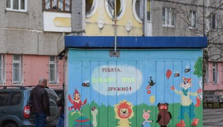 Двор двору рознь: как в Гомеле жители Речицкого проспекта детские площадки восстанавливают