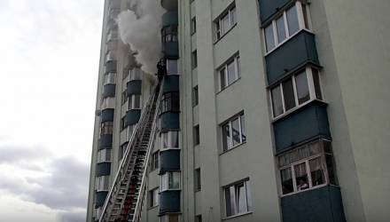 Гомельчанка готовила еду, но что-то пошло не так – кухня выгорела целиком (фото, видео)