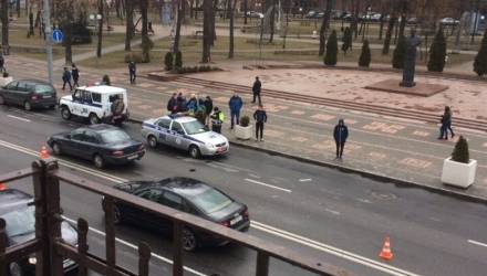 "Шапка на пешеходном, обувь дальше по дороге". В Гомеле на Советской сбили женщину