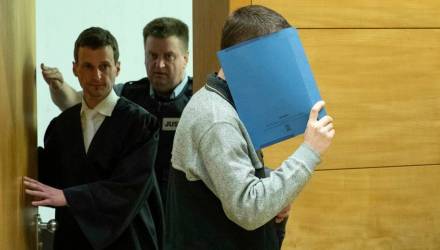 В Германии приговорили к пожизненному сроку работника завода. Он годами отравлял еду коллег тяжёлыми металлами