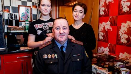 "Внезапно набросились вдрызг пьяные хозяин и два его сына". Один день с участковым инспектором на Гомельщине
