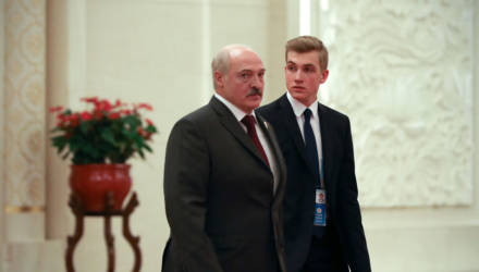 Стильно, молодежно: Николай Лукашенко сменил имидж