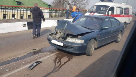 В Гомеле на Сельмашевском мосту Honda врезалась в автобус