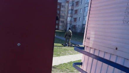 Как в лихие 90-е. Под Гомелем молодёжь решила сойтись стенка на стенку, но приехал ОМОН и футбольные фанаты воспользовались планом "Б"