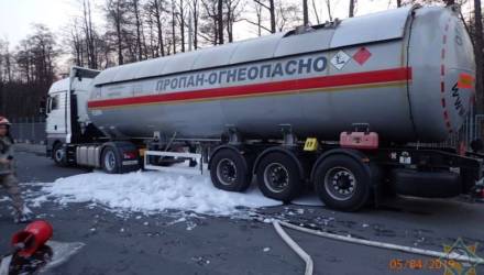 В Новой Гуте из цистерны грузовика произошла утечка взрывоопасного газа