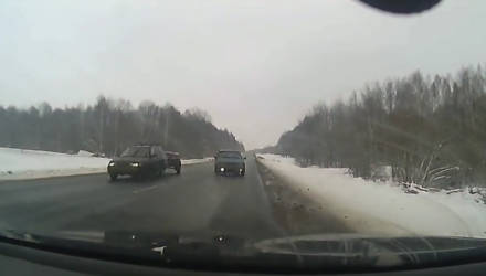 Хладнокровный водитель избежал смертельной аварии на гомельской трассе