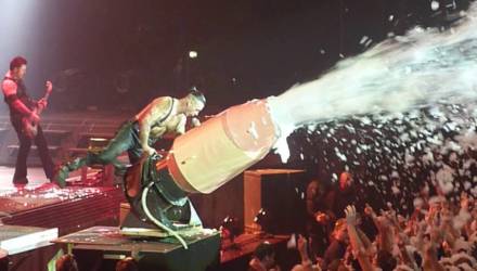 В Беларуси возбудили уголовное дело за репост клипа Rammstein в соцсетях. Парню грозит до четырёх лет лишения свободы