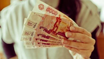 На Гомельщине мужчина пригласил в дом приятельницу, а та вытащила из куртки 5000 российских рублей