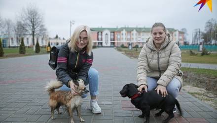 «Так скучно, что остается пить или рожать»: Как живёт Брагин, где люди получают 200-300 рублей и стараются не терять оптимизм