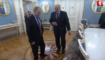 Путину понравилась картошка, которую привез Лукашенко к Новому году