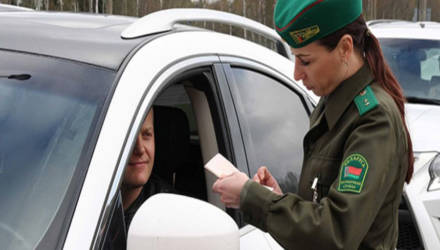 Мелочь, а на границе "развернули". Как нюансы регистрации авто могут испортить вам отдых