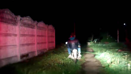 Видеофакт: в Чёнках сотрудники ГАИ преследовали пьяного мотоциклиста и его пассажира с бутылкой пива в руках