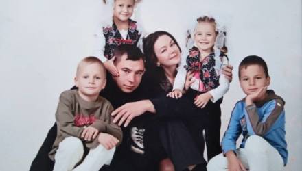Семья с двумя парами двойняшек из Гомеля отвечают на необычные вопросы