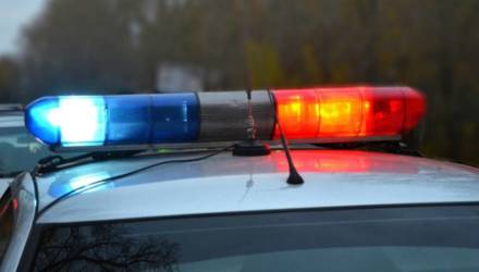 В Гомеле за рулём большого чёрного джипа оказался маленький трус: сбил женщину с девочкой и скрылся