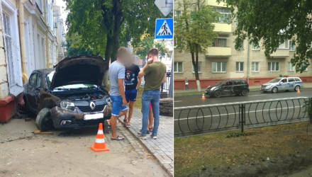 Фотофакт: В Гомеле в результате ДТП автомобиль врезался в многоквартирный дом