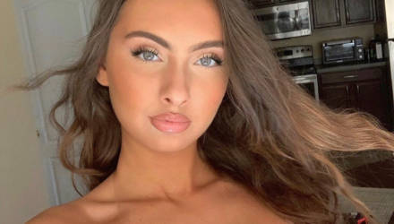 Блогерша хотела поддержать бодипозитив, но лишь вызвала гнев из-за фото в бикини