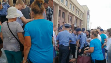 "Ааа, больно! Куда ты его давишь?!" Очередное задержание в Гомеле попало на видео