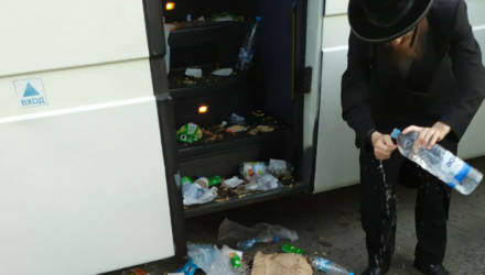 то для белоруса шок, для других нормально? Посмотрите, во что превратили салон белорусского автобуса 35 иностранных туристов