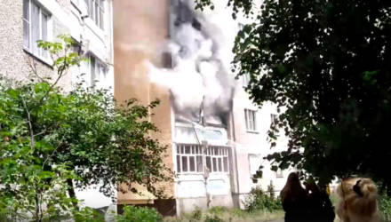 "Реально горит". В Гомеле возле школы № 61 горела квартира