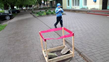 Полный провал, или Необыкновенные приключения канализационного люка в Гомеле