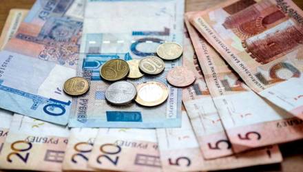 Белорус пытался обменять $5 с приклеенным нулём