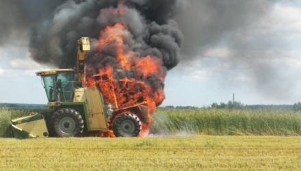 В Рогачёвском районе эффектно сгорел комбайн Krone BiG