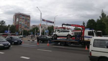 "Была в неадеквате". Москвичка избила прихожанку церкви и повредила четыре авто в Витебске (видео)