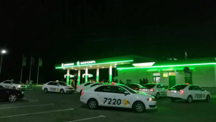Белорусские таксисты заступились за девушку-коллегу