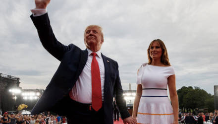 Меланья Трамп пришла на парад в честь Дня независимости, забыв про нижнее бельё