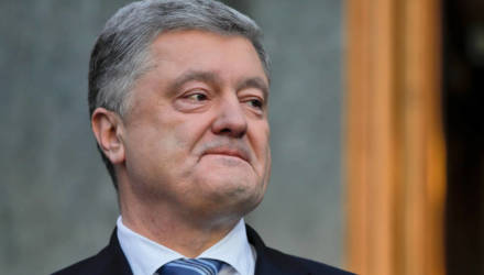 Порошенко отказался от охраны и вместе с семьёй покинул Украину