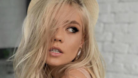 Экс-солистка Serebro напомнила о себе, смутив фанатов откровенными фото