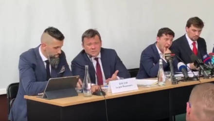 Зеленский озадачил пользователей сети странным поведением