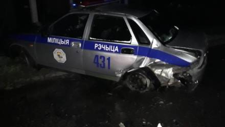 В Речице пьяный водитель на Audi в полночь протаранил автомобиль ГАИ