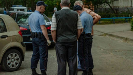 Три раза ударил ножом и один раз молотком. Двое светлогорских пенсионеров повздорили из-за котов