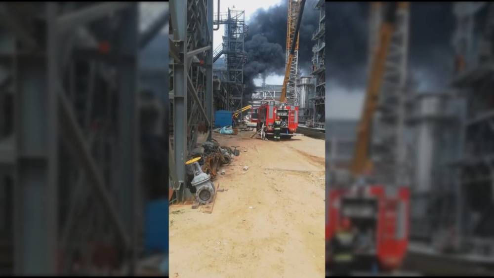 Видеофакт: в Мозыре на нефтеперерабатывающем заводе произошло возгорание