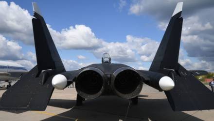 Россия впервые официально на публике показала Су-47 и Су-57э